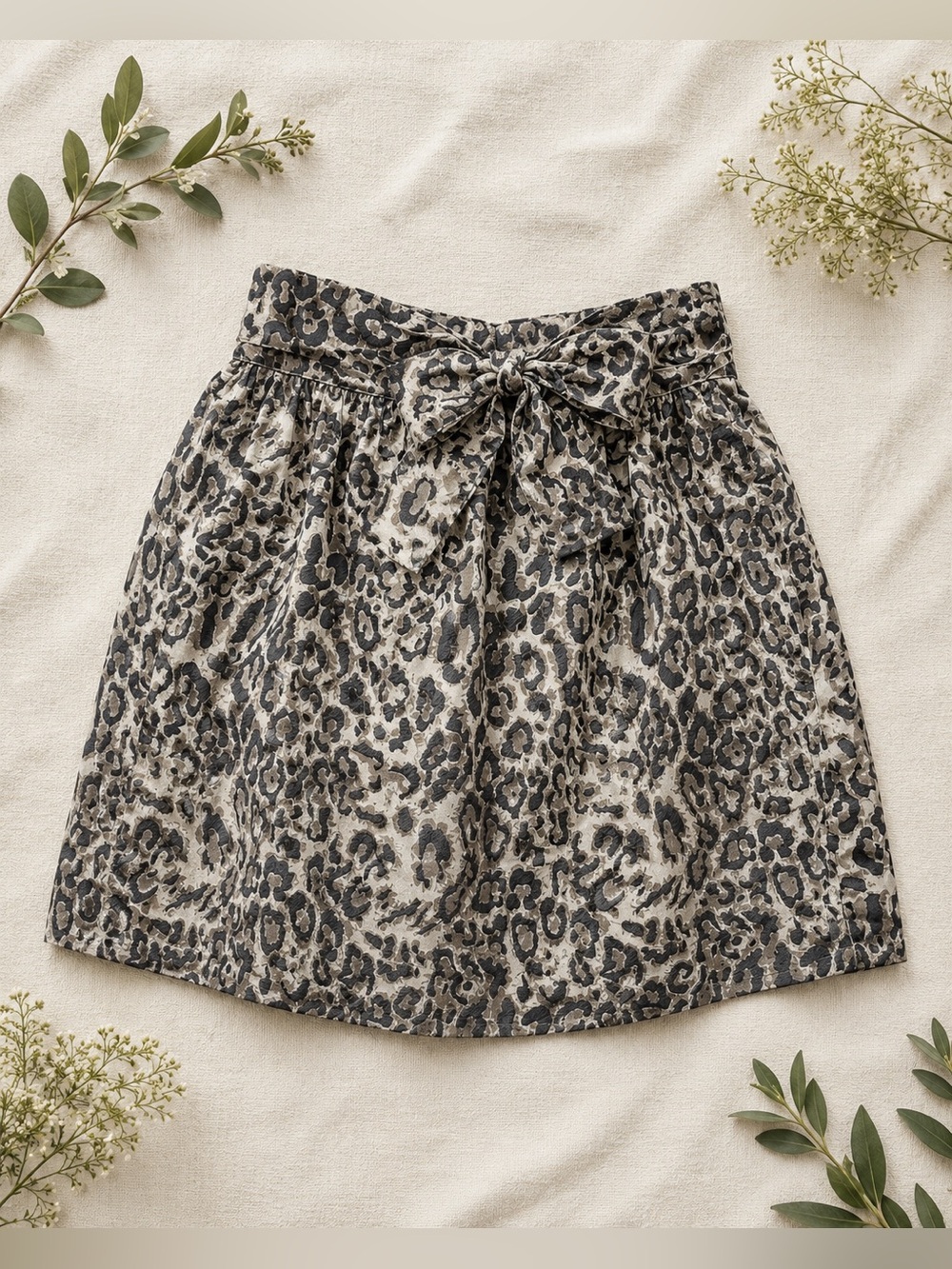 Crown & Ivy Metallic Leopard Skirt Silver Animal Print Mini Size 8
